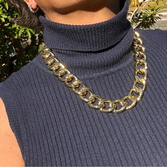 ✨Chunky Cuban link gold tone necklace. Adjustable length, weighty links. - Picture 3 of 6